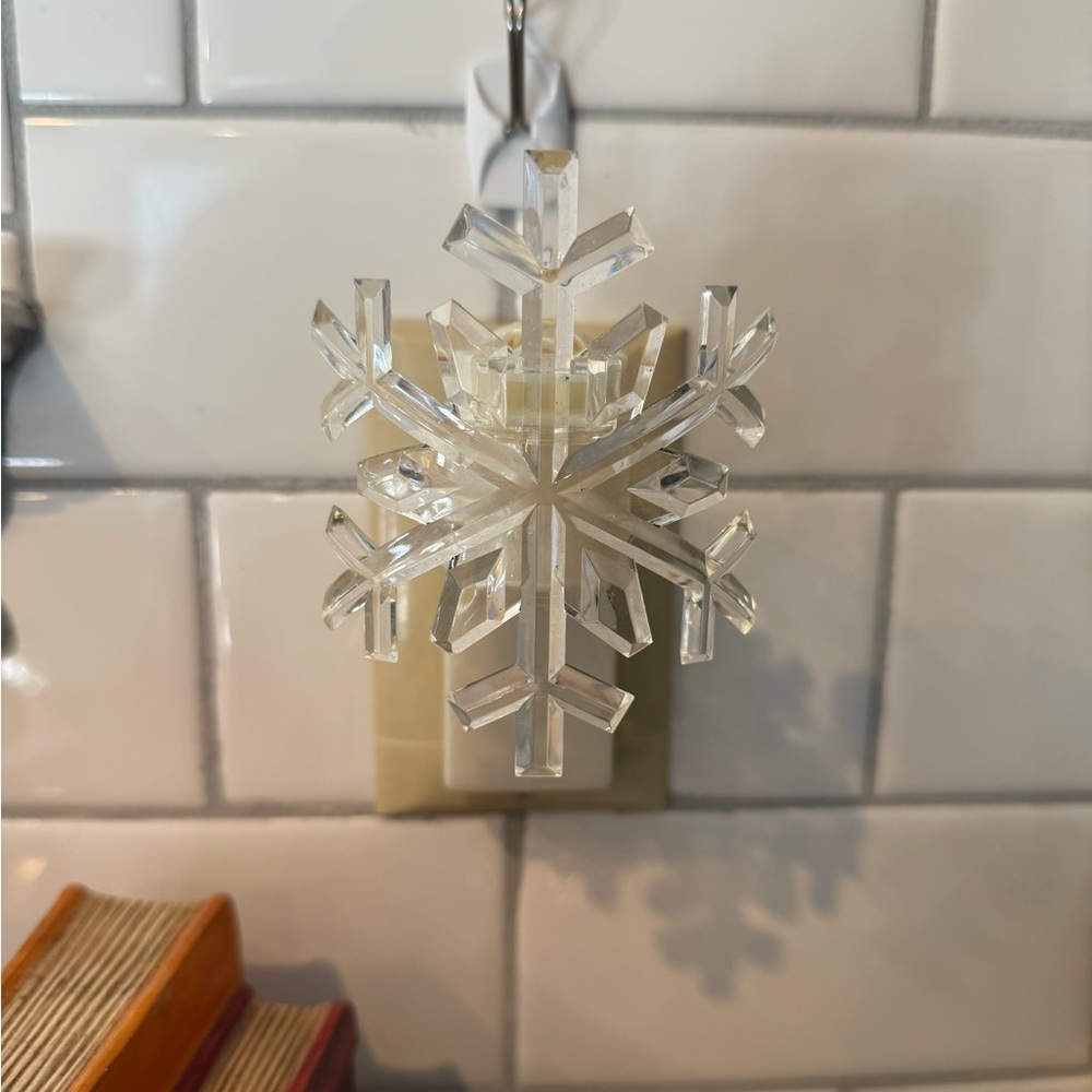 Bath & Body Works Clear Snowflake Design Wallflower Fragrance Plug